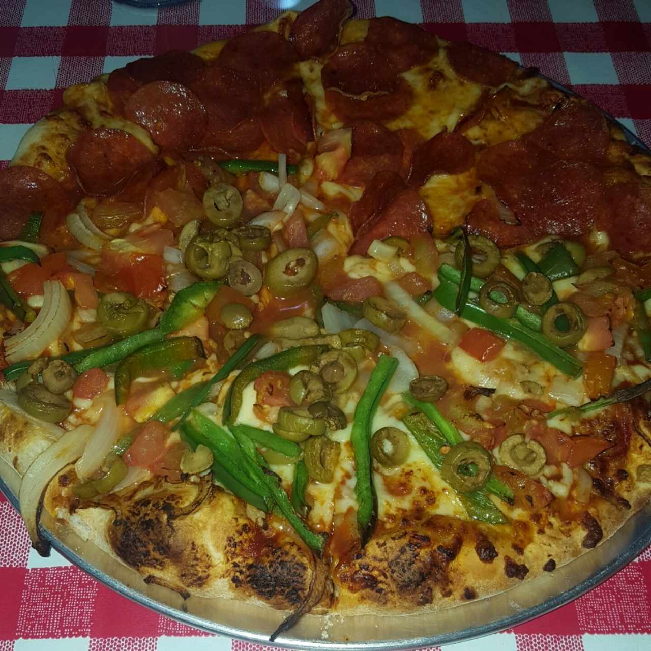 pizza mitad vegetales y mitad giorgio