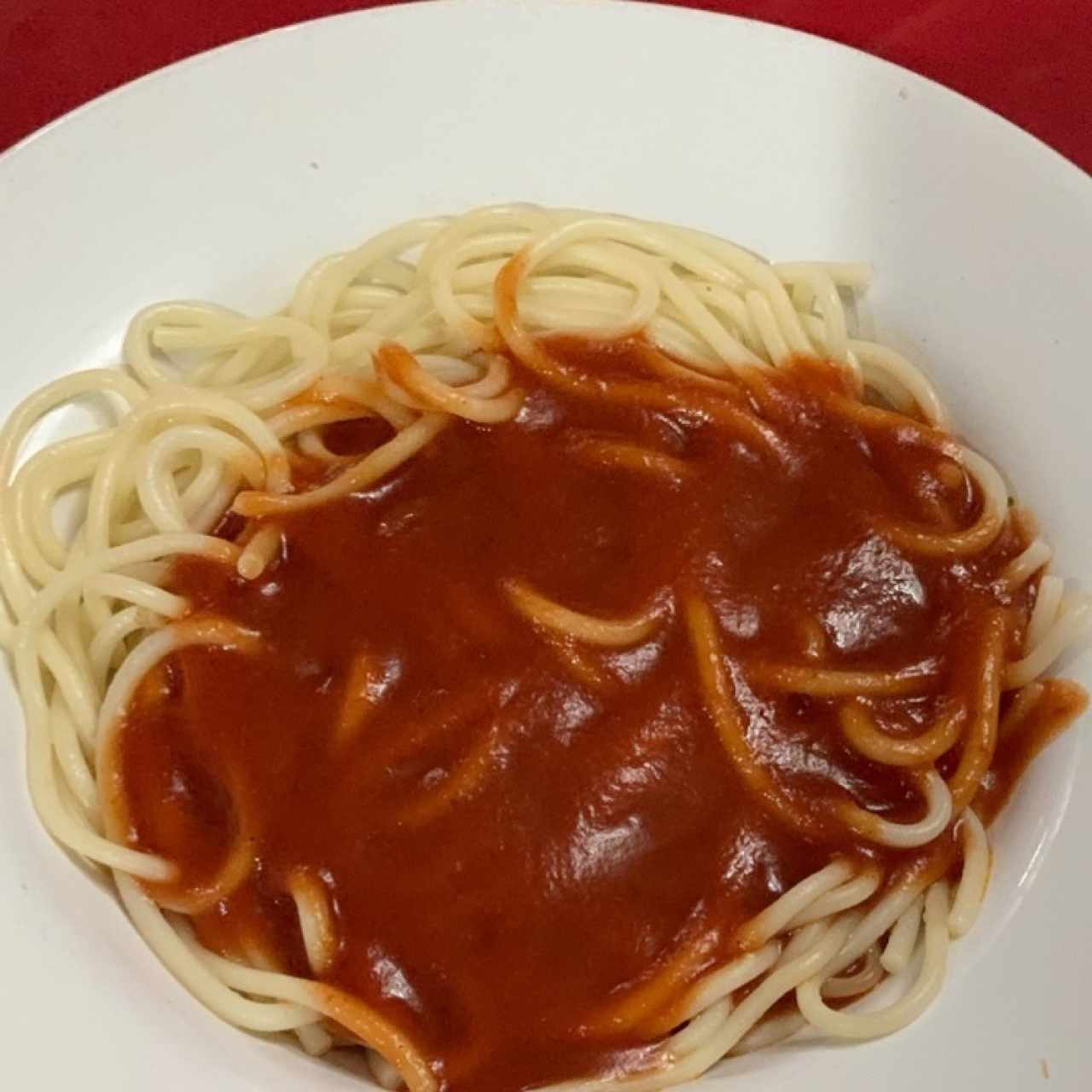 Spaghetti en salsa roja