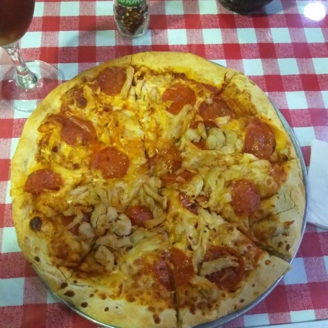 pizza de pepperoni con pollo