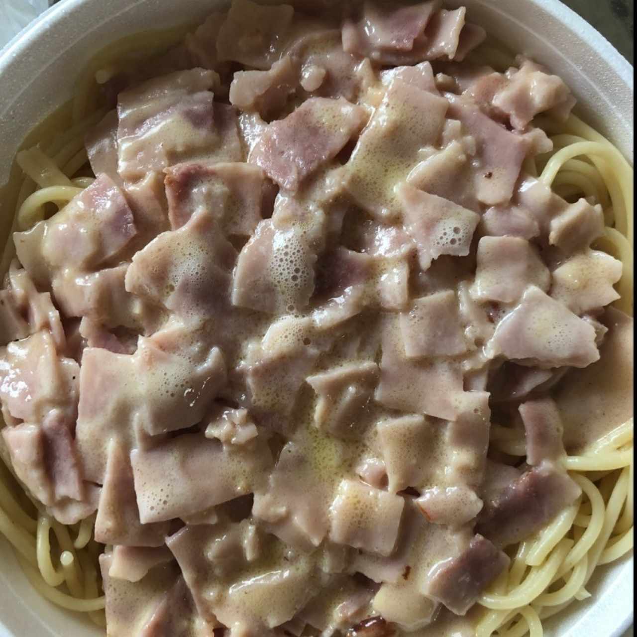 spaghetti alfredo con jamon