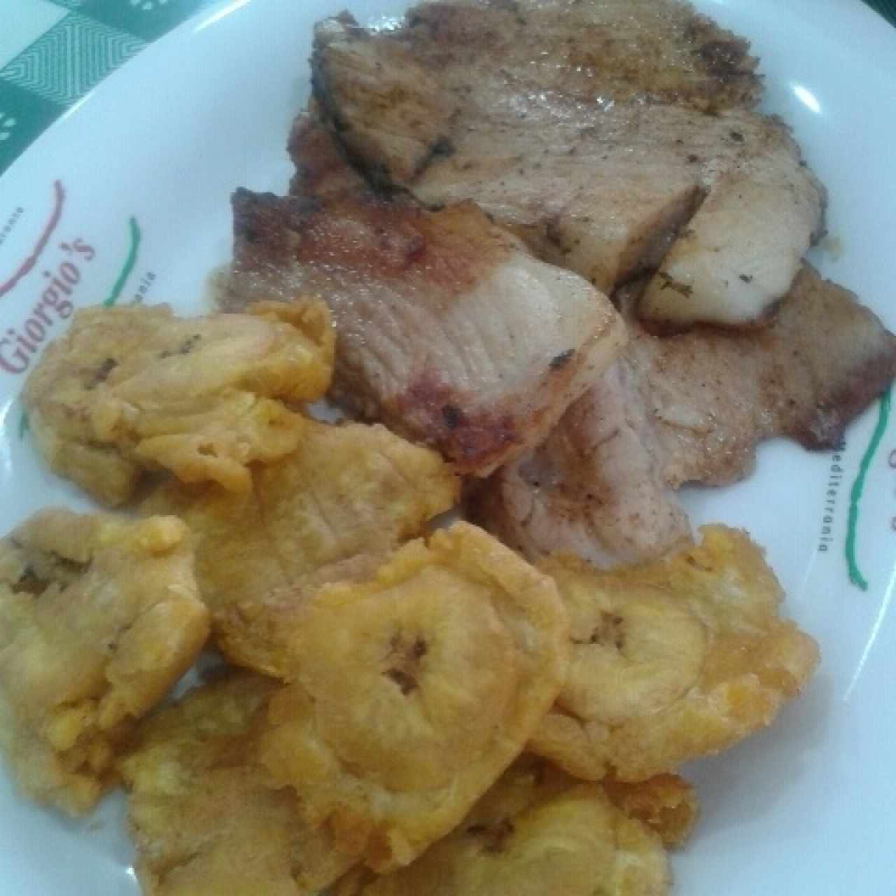 Pernil con Patacones 