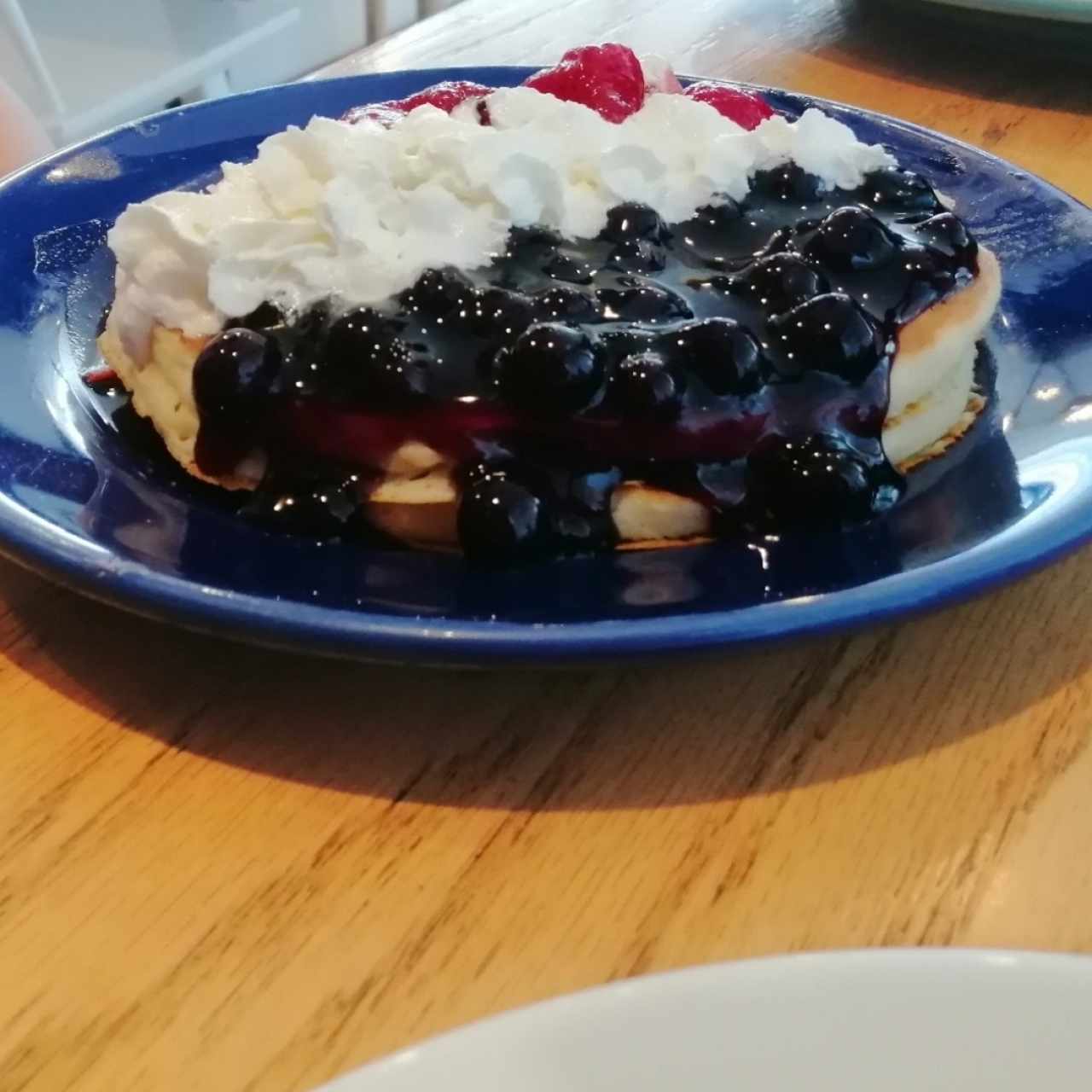 Pancake con fresas y blueberry