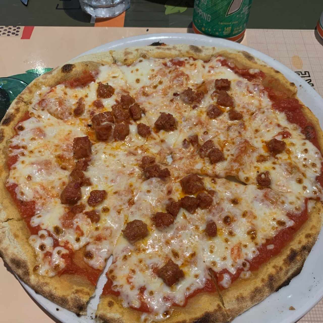 pizza con salcicha italiana