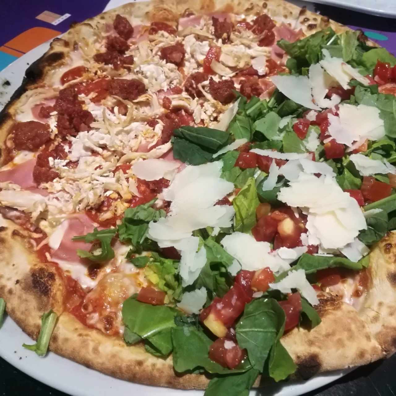 LA PIZZA - Moderna y mitad pizza como