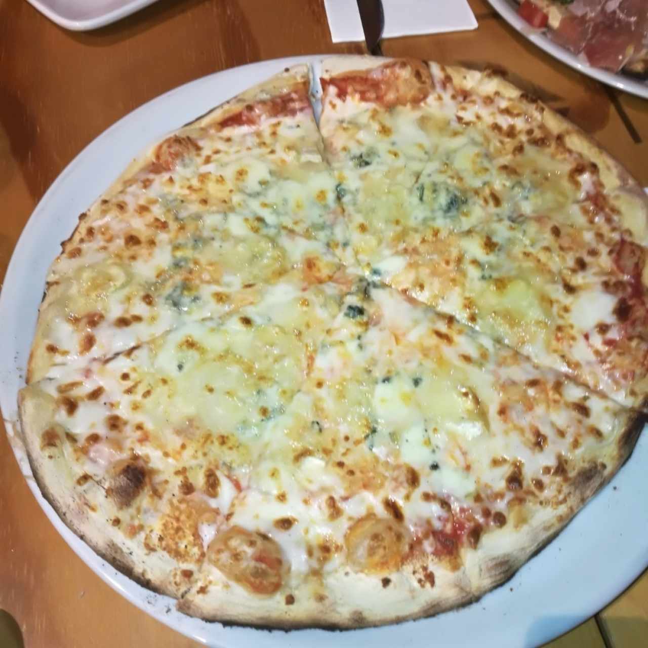LA PIZZA - Quattro formaggi