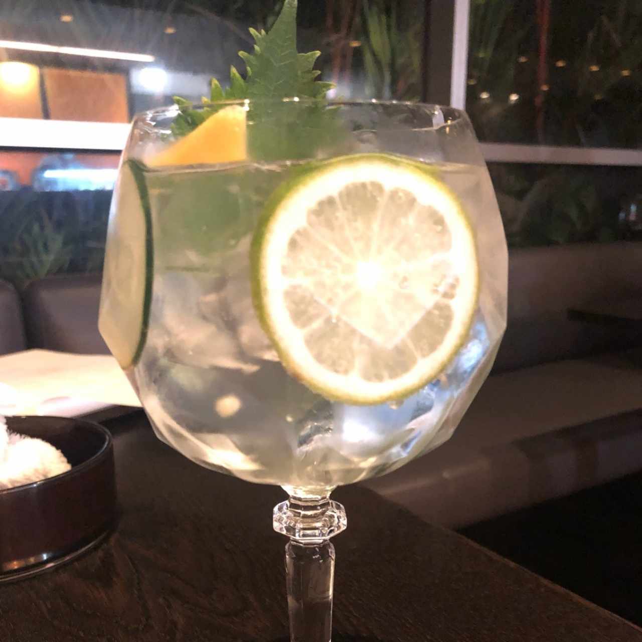 CÓCTELES - MAKOTO GIN TONIC