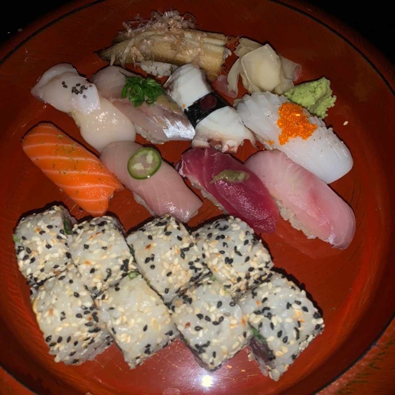 CHEF'S COMBINATIONS - SUSHI SAMPLER