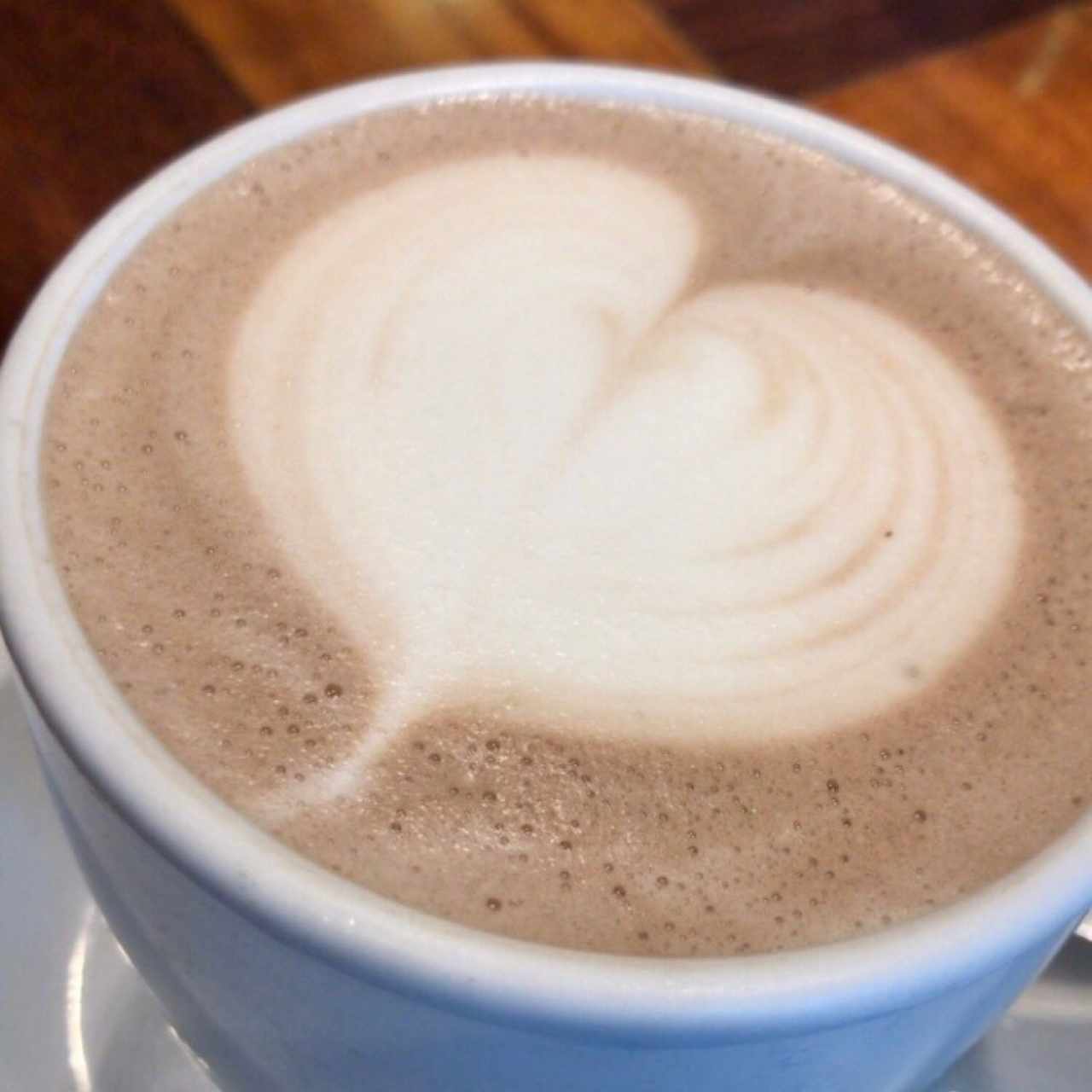 Chocolate caliente con leche de almendras