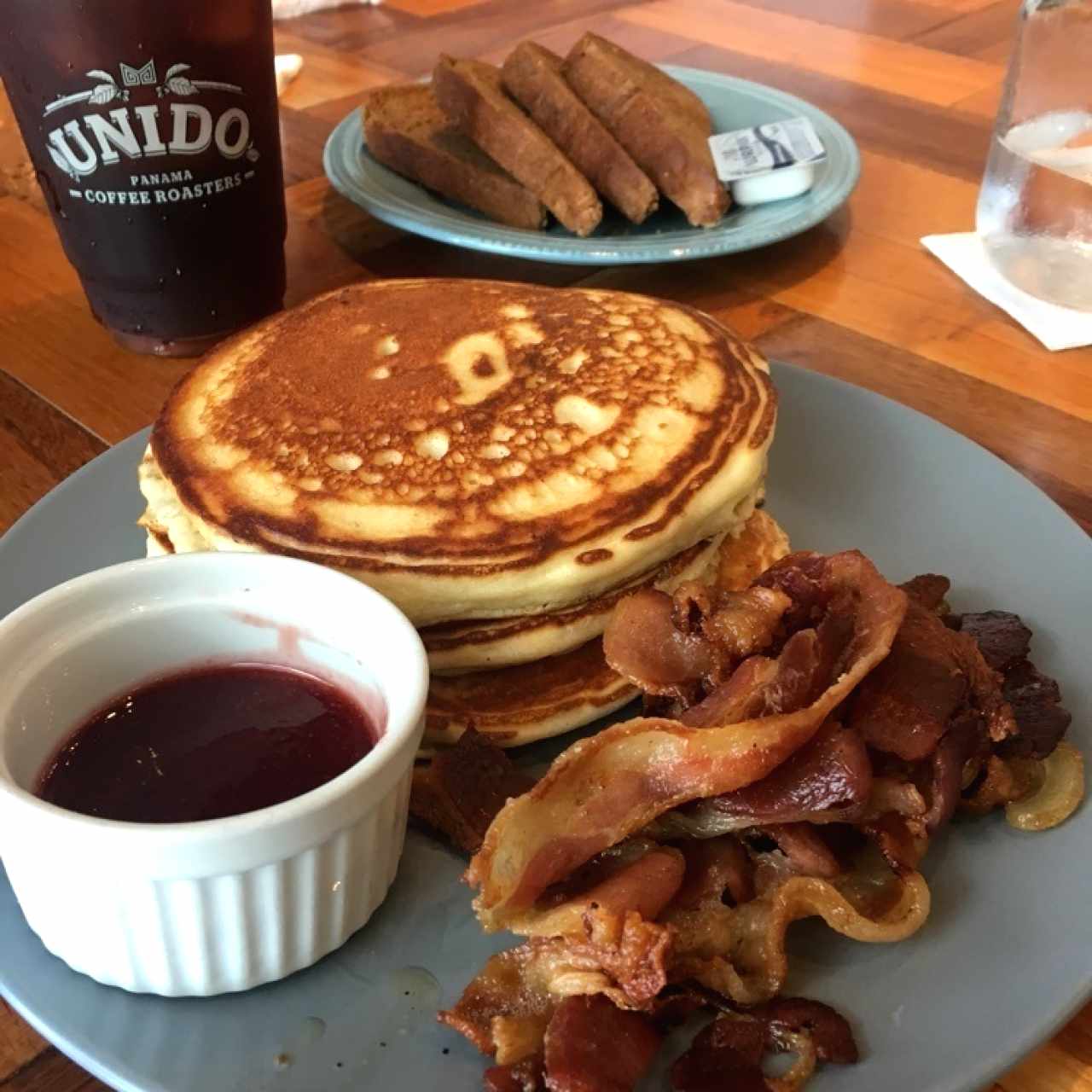 pancakes & bacon 