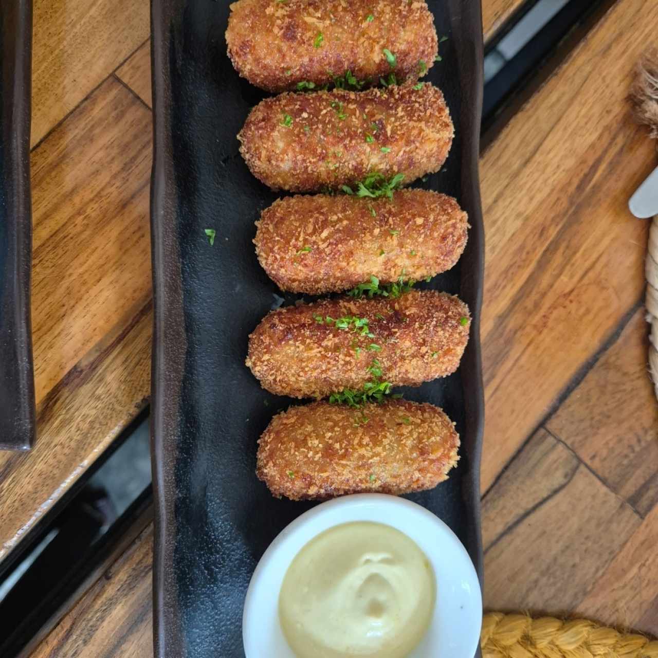 Croquetas de bacalao y pimientos rojos