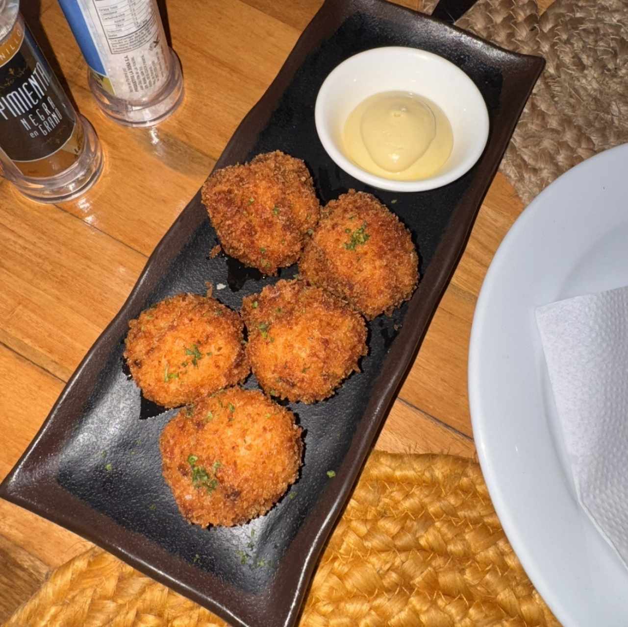 Croquetas de bacalao y pimientos rojos