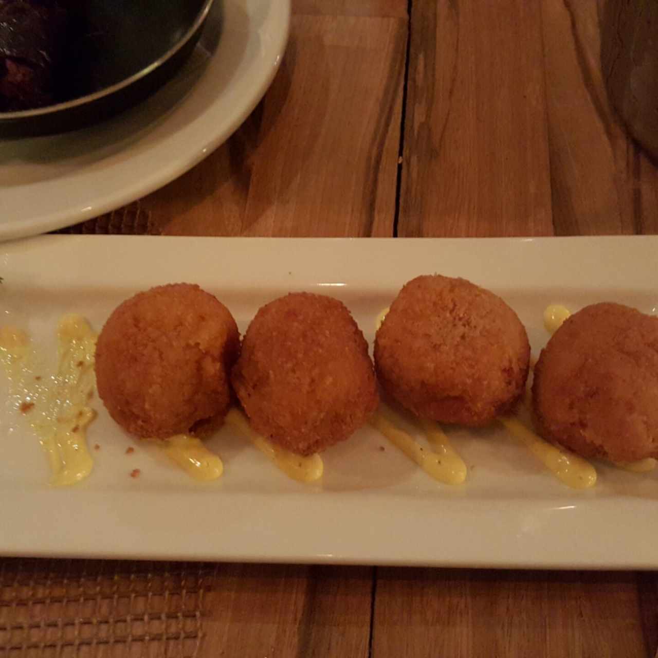 croquetas de bacalao con piquillo y aioli