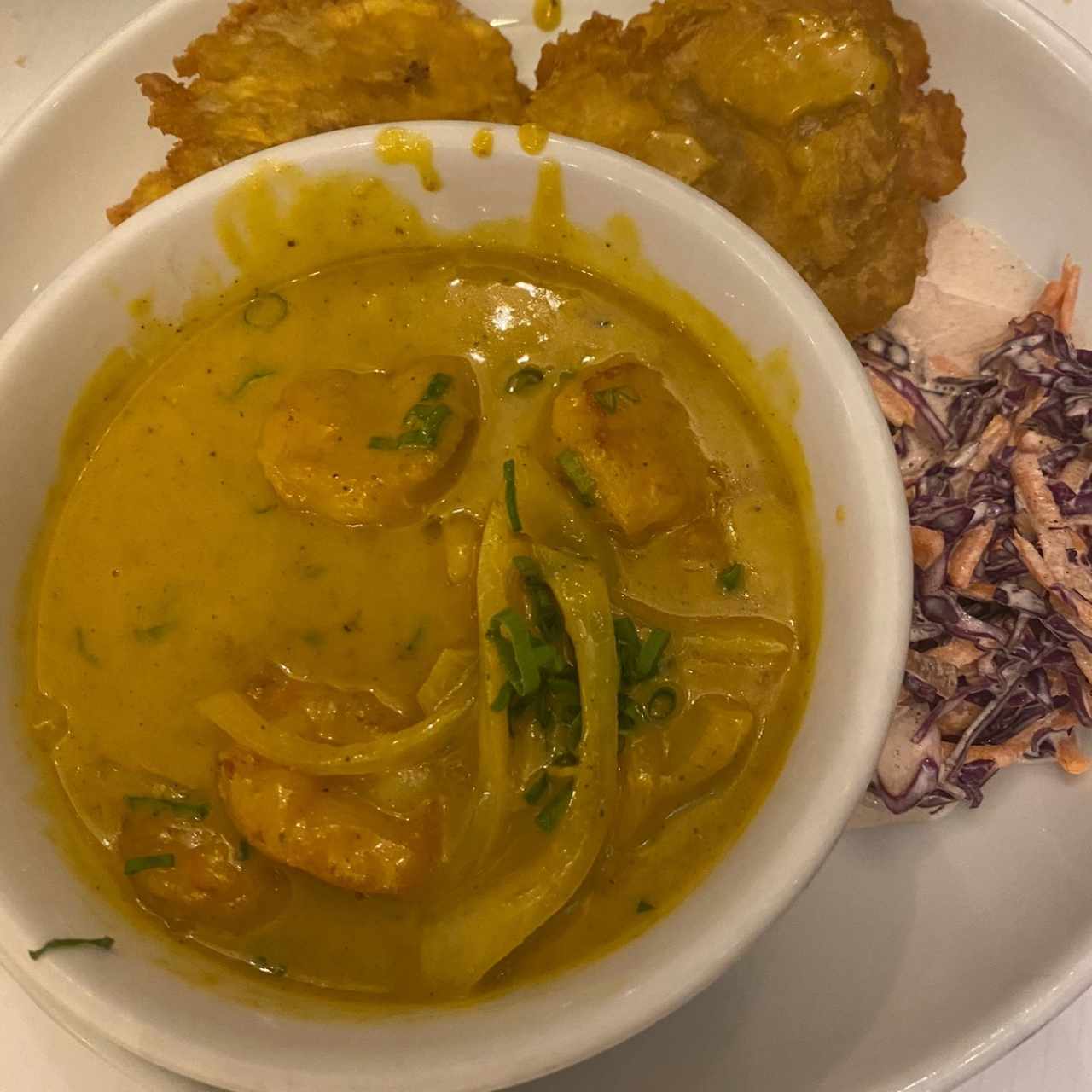 Camarones con Curry y patacones