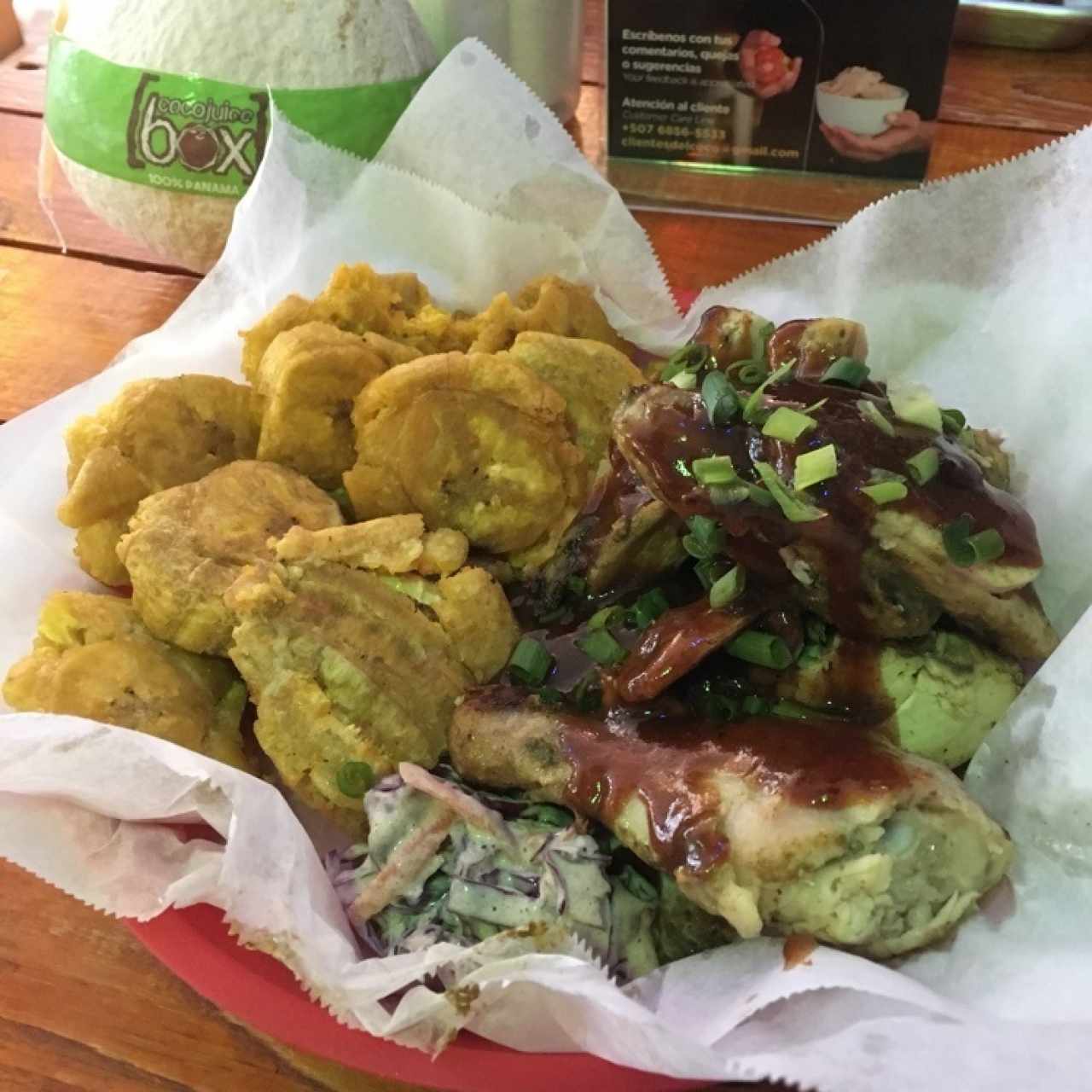 Pollo Jerk y patacones