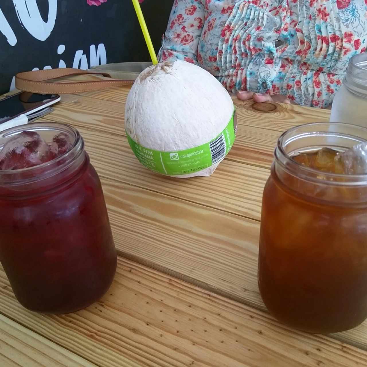 Agua de pipa, panela y saril.