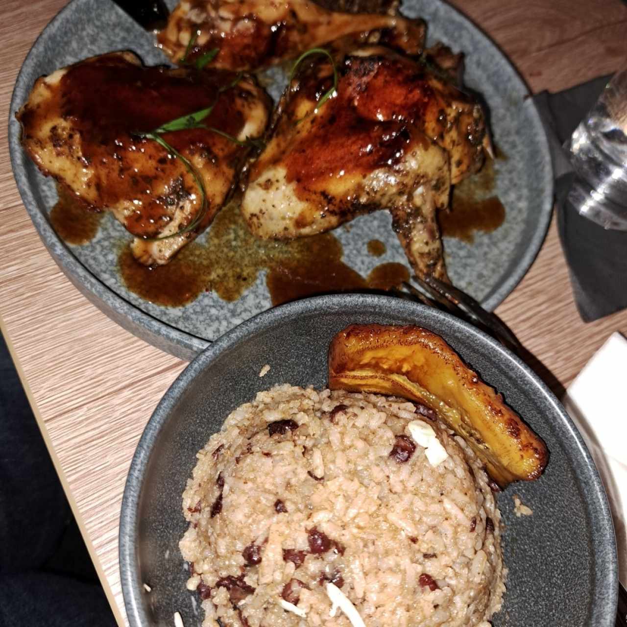 Jerk Chicken Platter+Acompañamiento