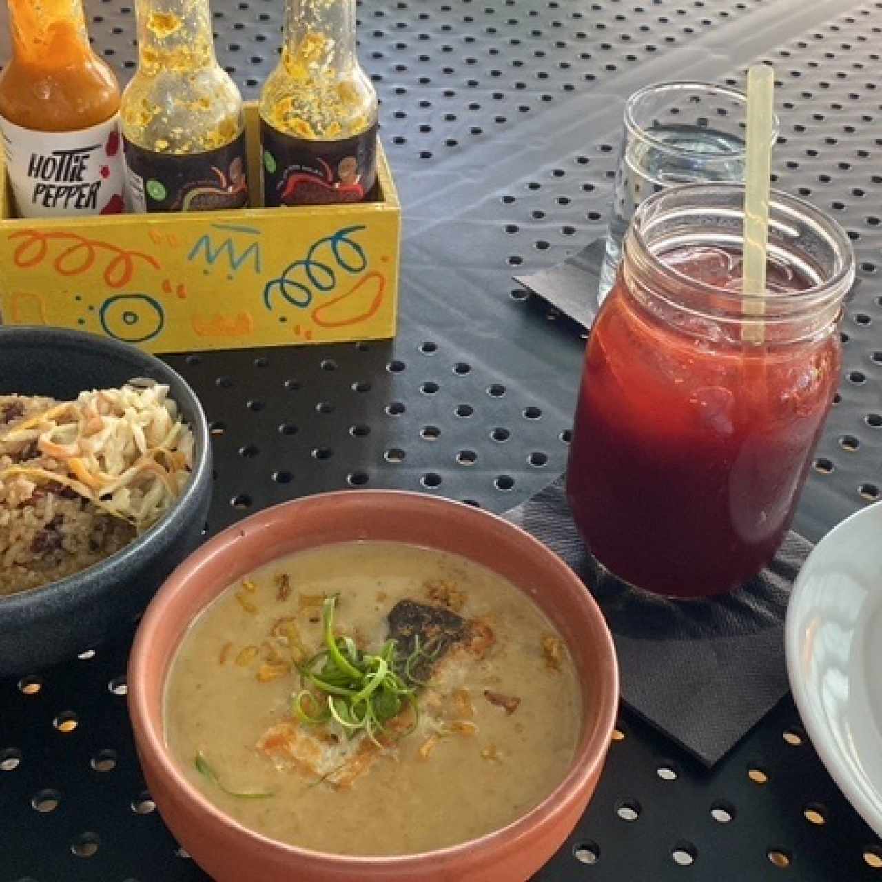 Sopa de pescado y arroz con guandu y coco