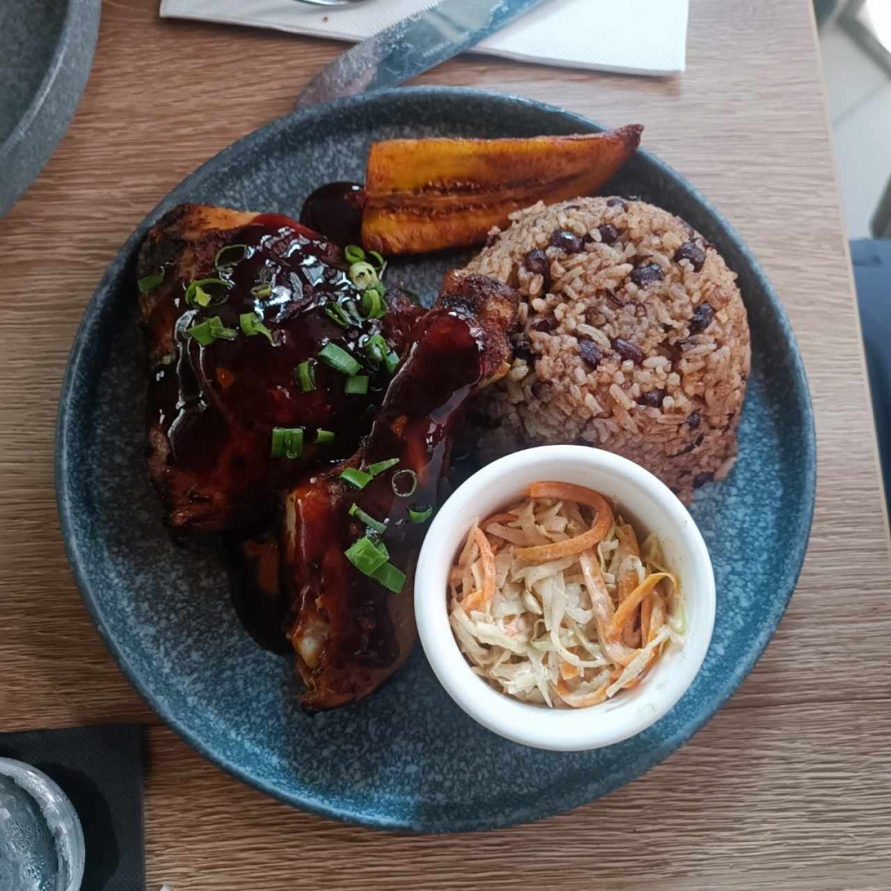 Jerk Chicken Platter+Acompañamiento