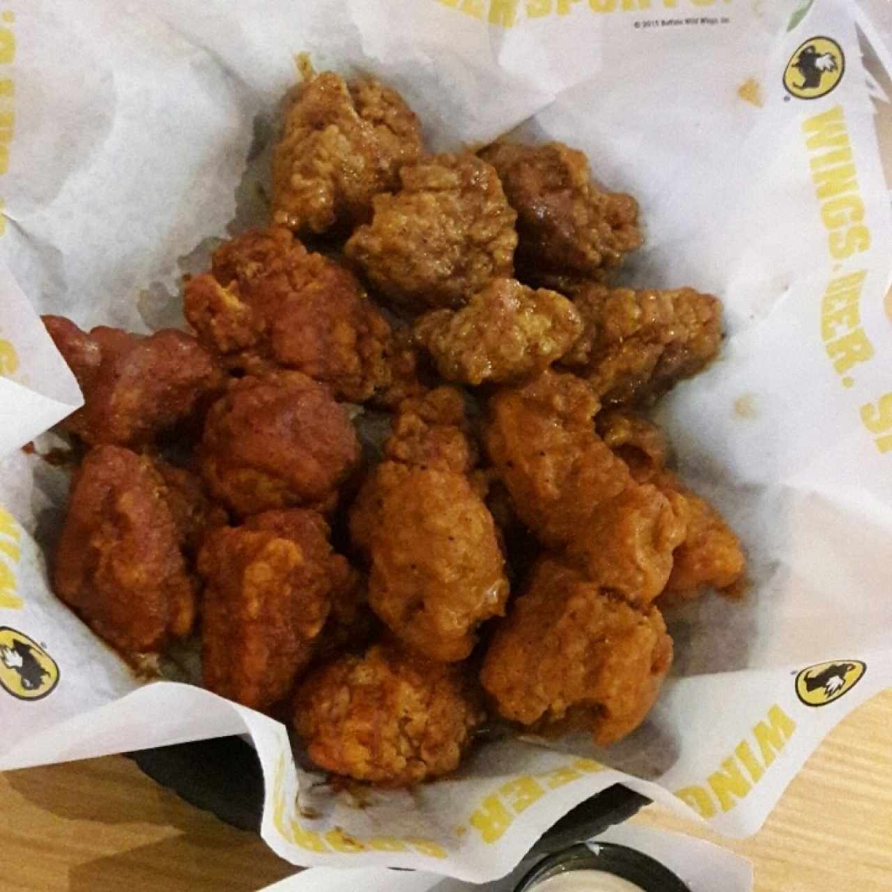 Boneless Wings Sabores Bourbon Honey Mustard, Spicy Garlic y Asian Zing