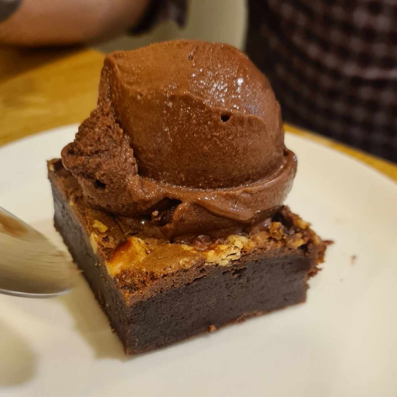 brownie con helado sin lácteos