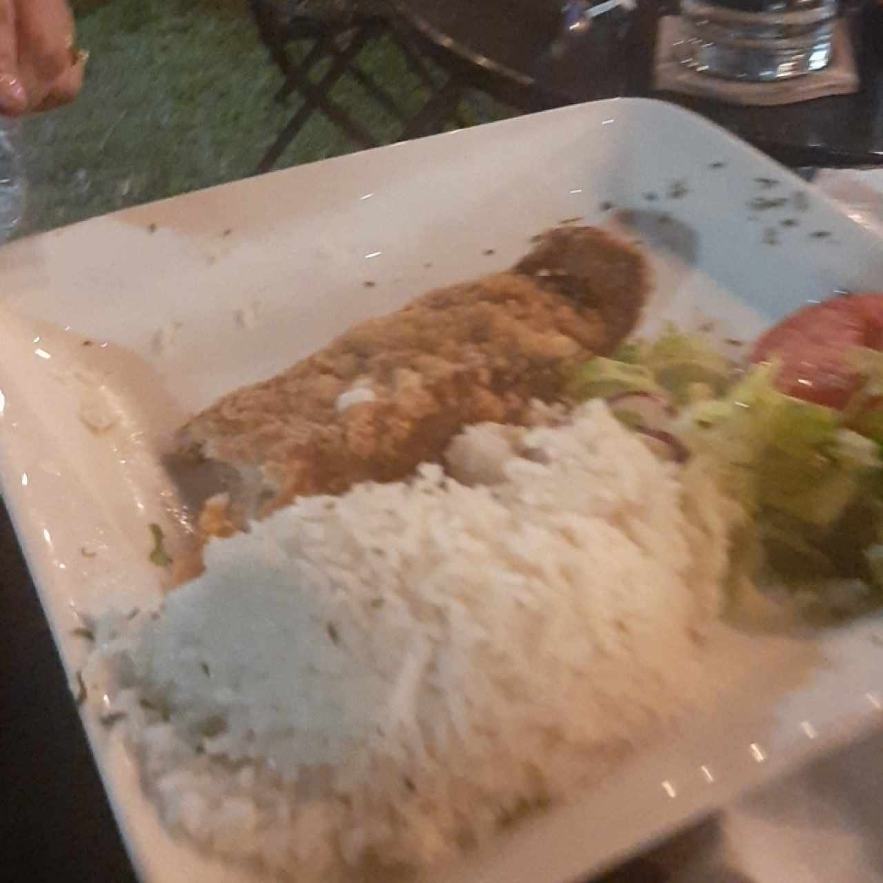 filete de pescado con arroz con coco.