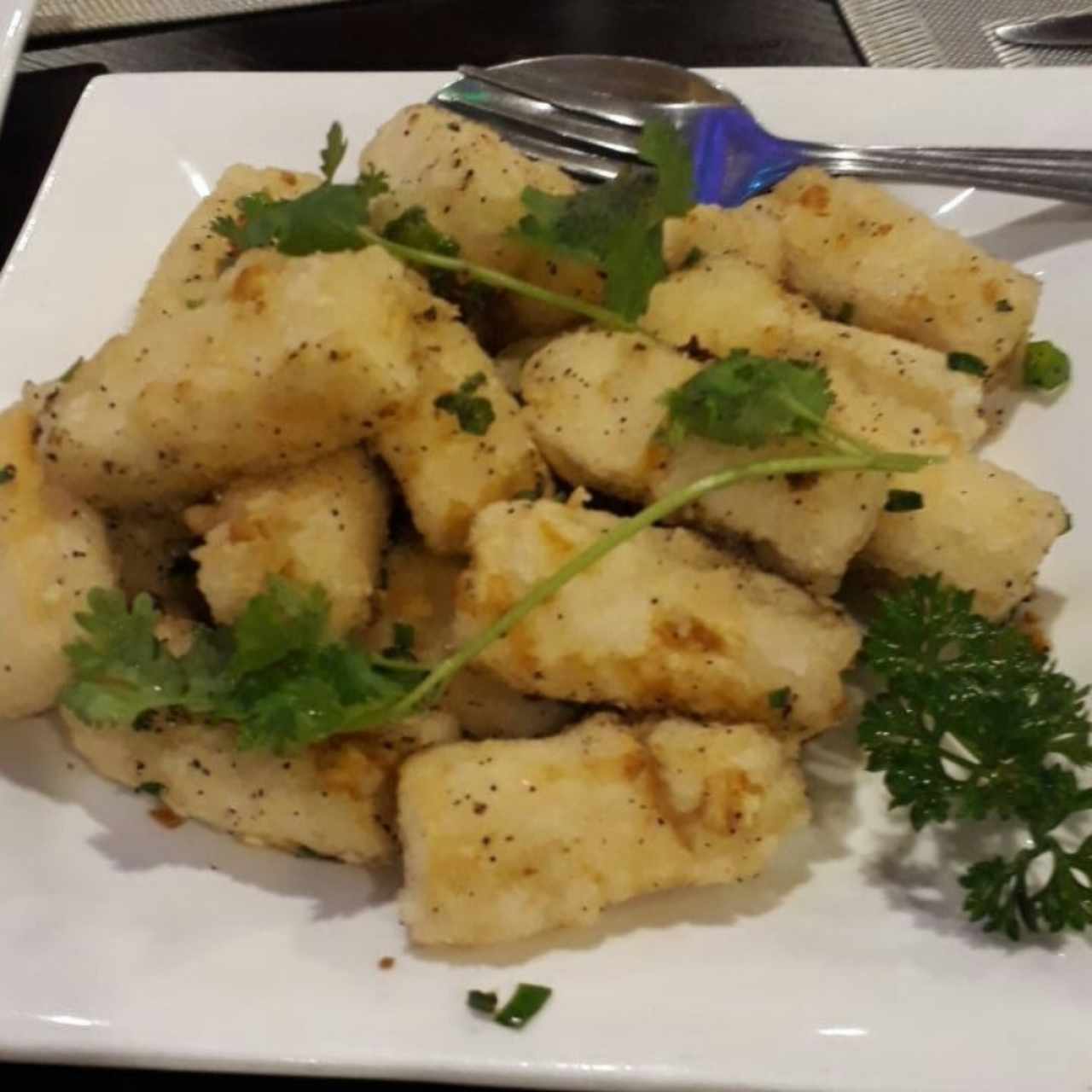 Tofu frito salteado con vegetales