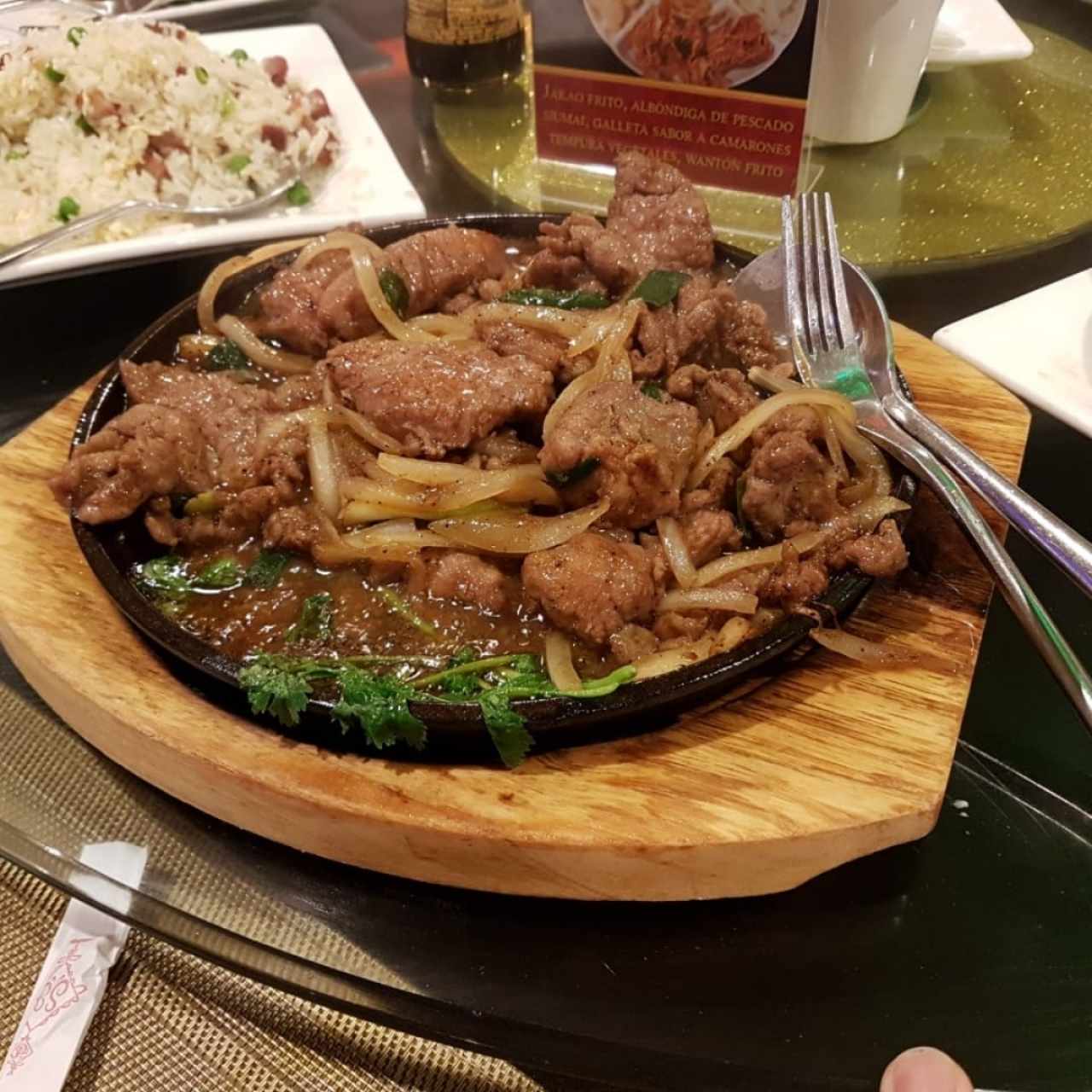 Carne salteada con jengibre y cebollín