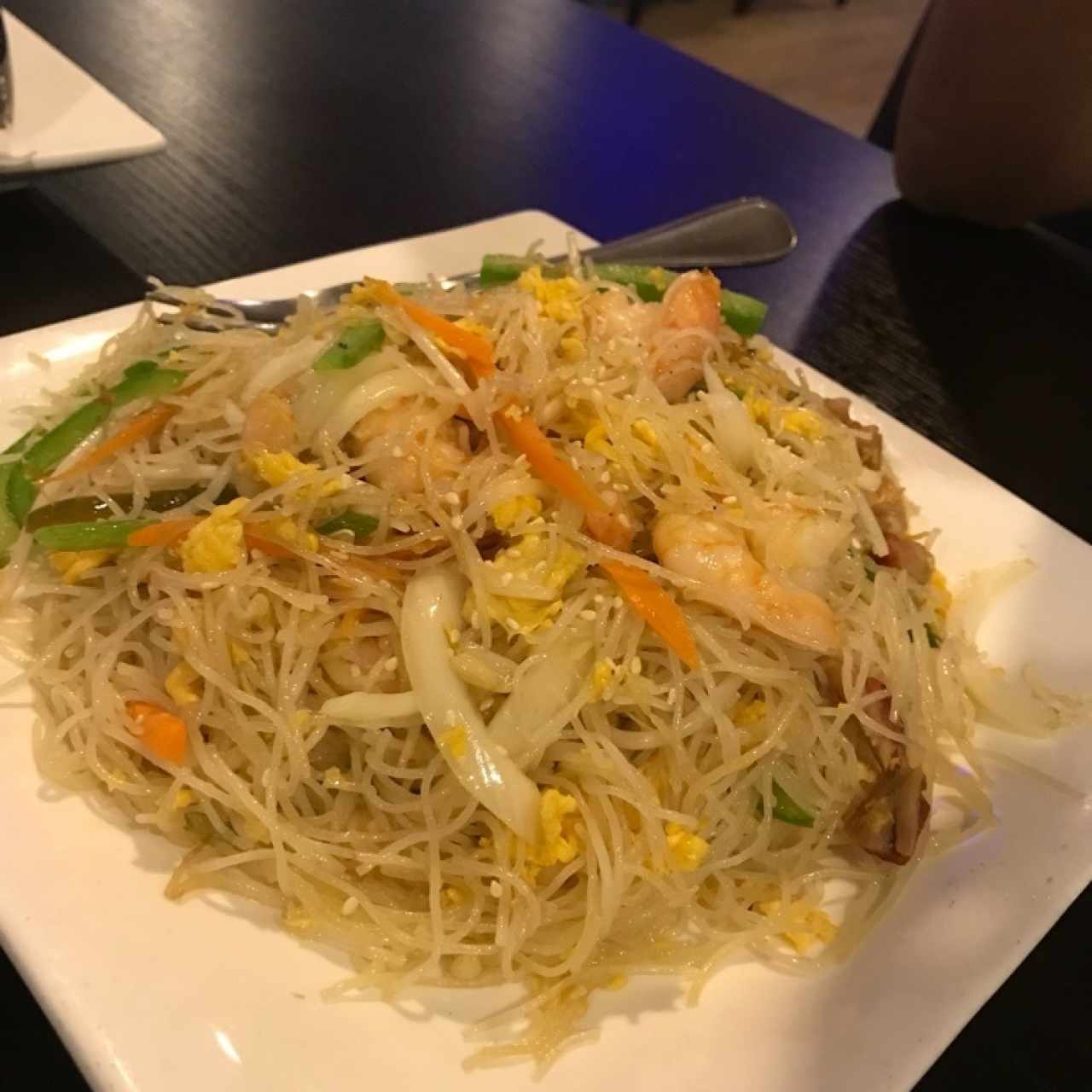 Chow Mein con camarones y puerco