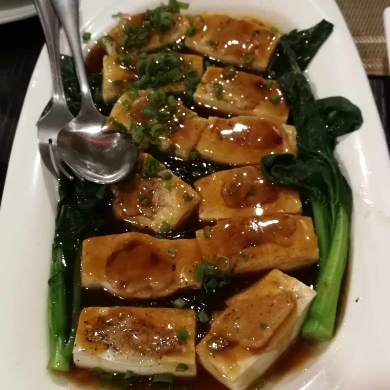 Tofu relleno a la plancha con salsa de ostra