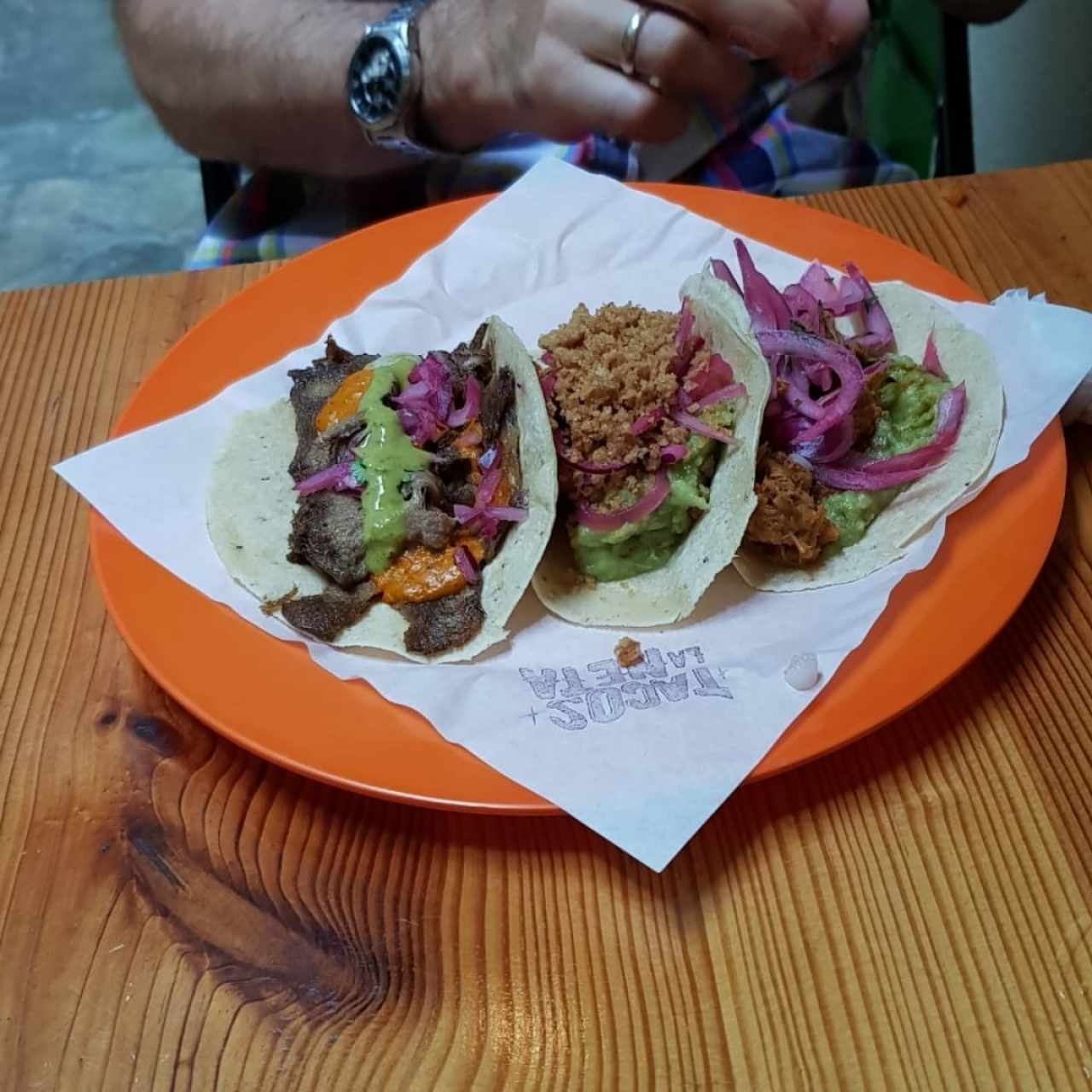 tacos de lengua, cochinita pibil y carnitas