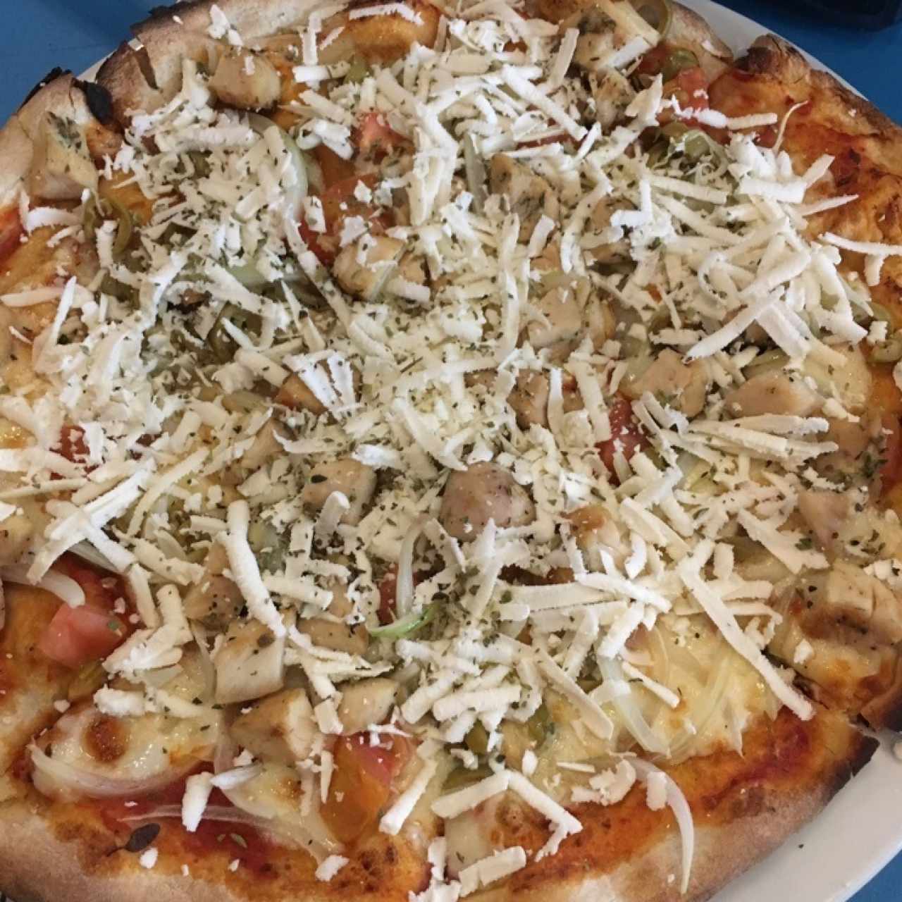 Pizza de Pollo (queso feta, aceitunas, cebolla)