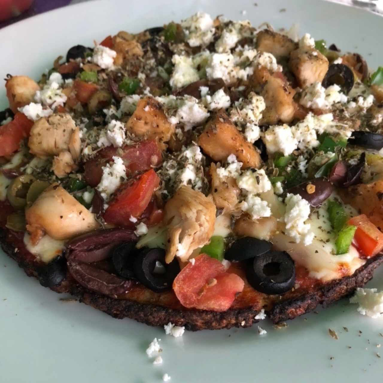 pizza griega en base de coliflor