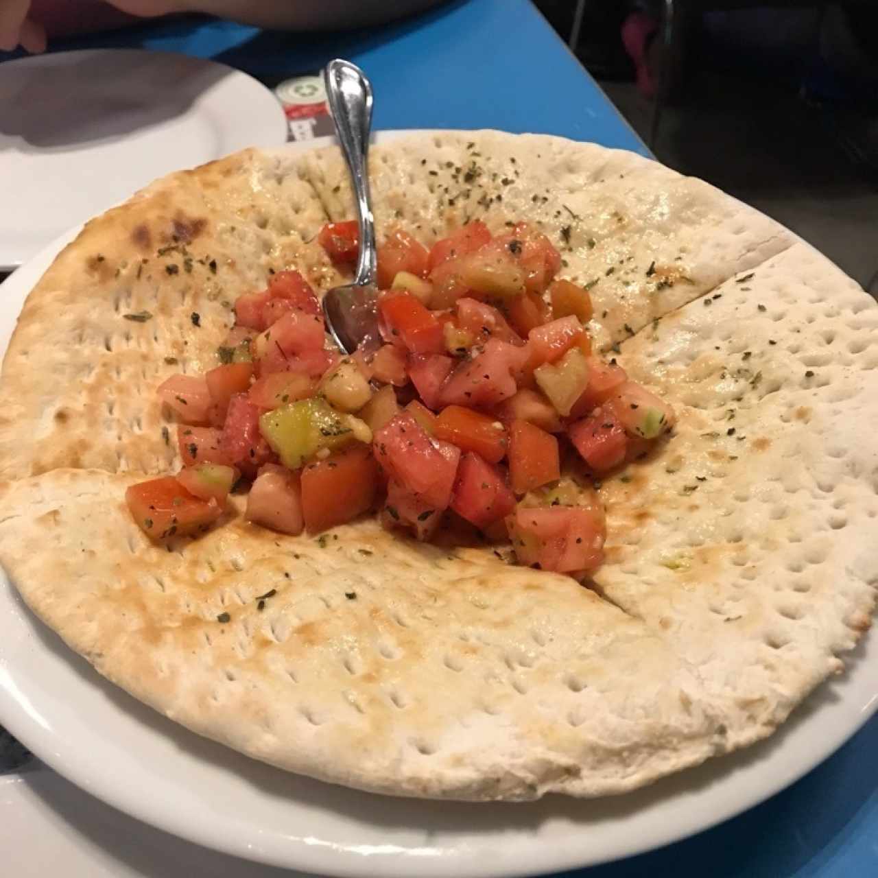 pan pizza con tomate oregano y aceite de Olivas