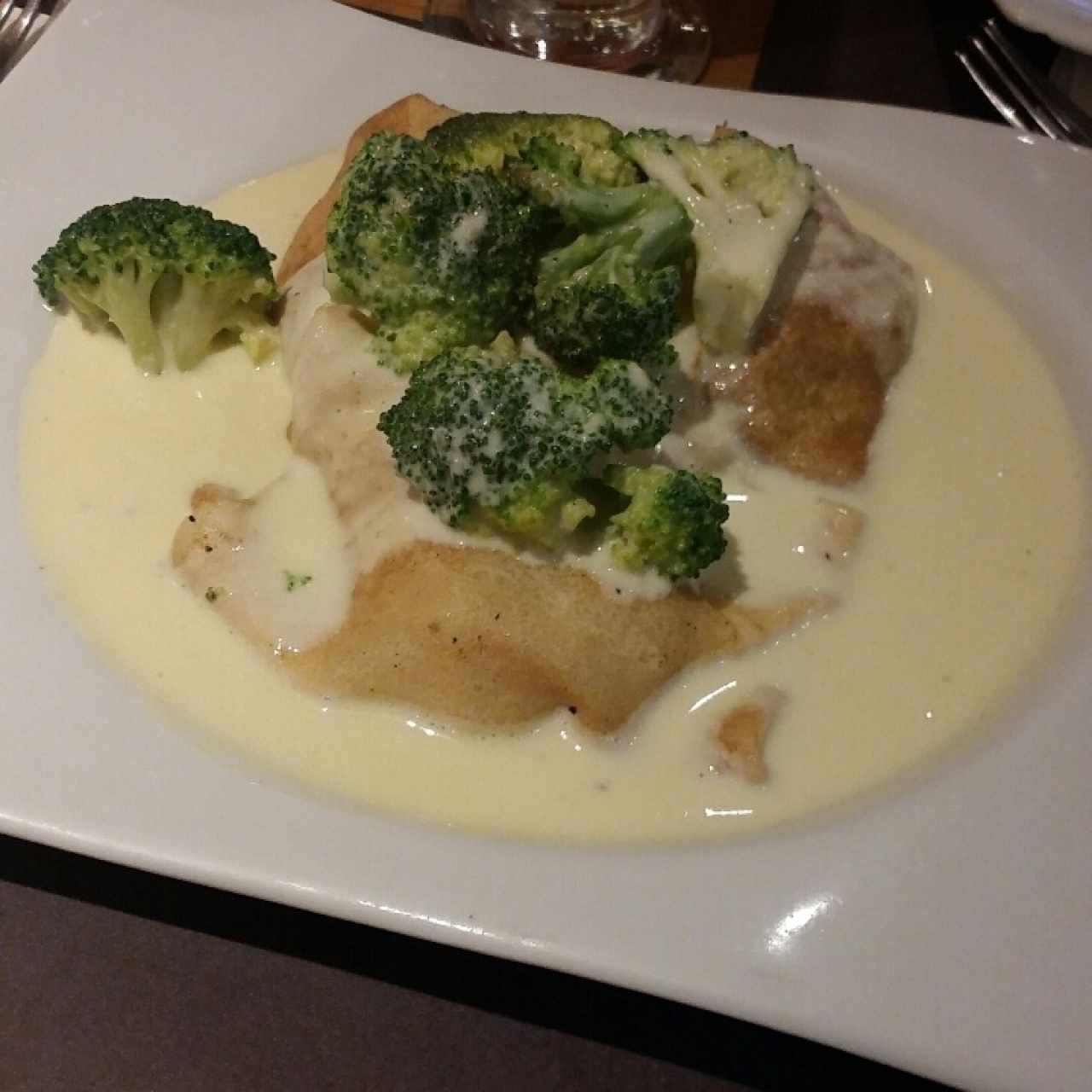 crespes de pollo con brocoli y queso