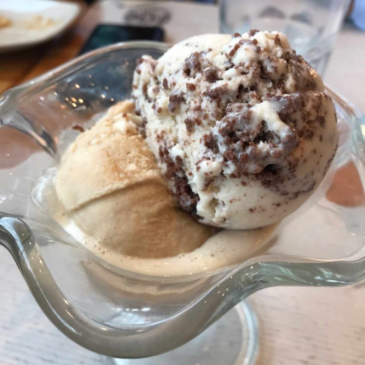 helado de arequipe con helado de brownie 