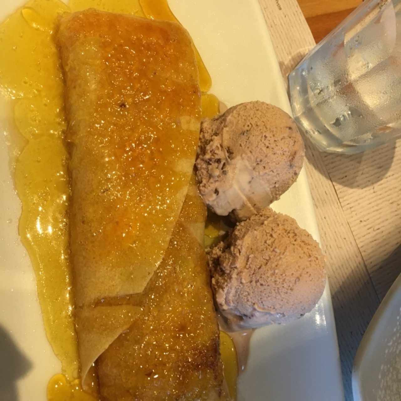 Flambé creppe con helado de avellanas