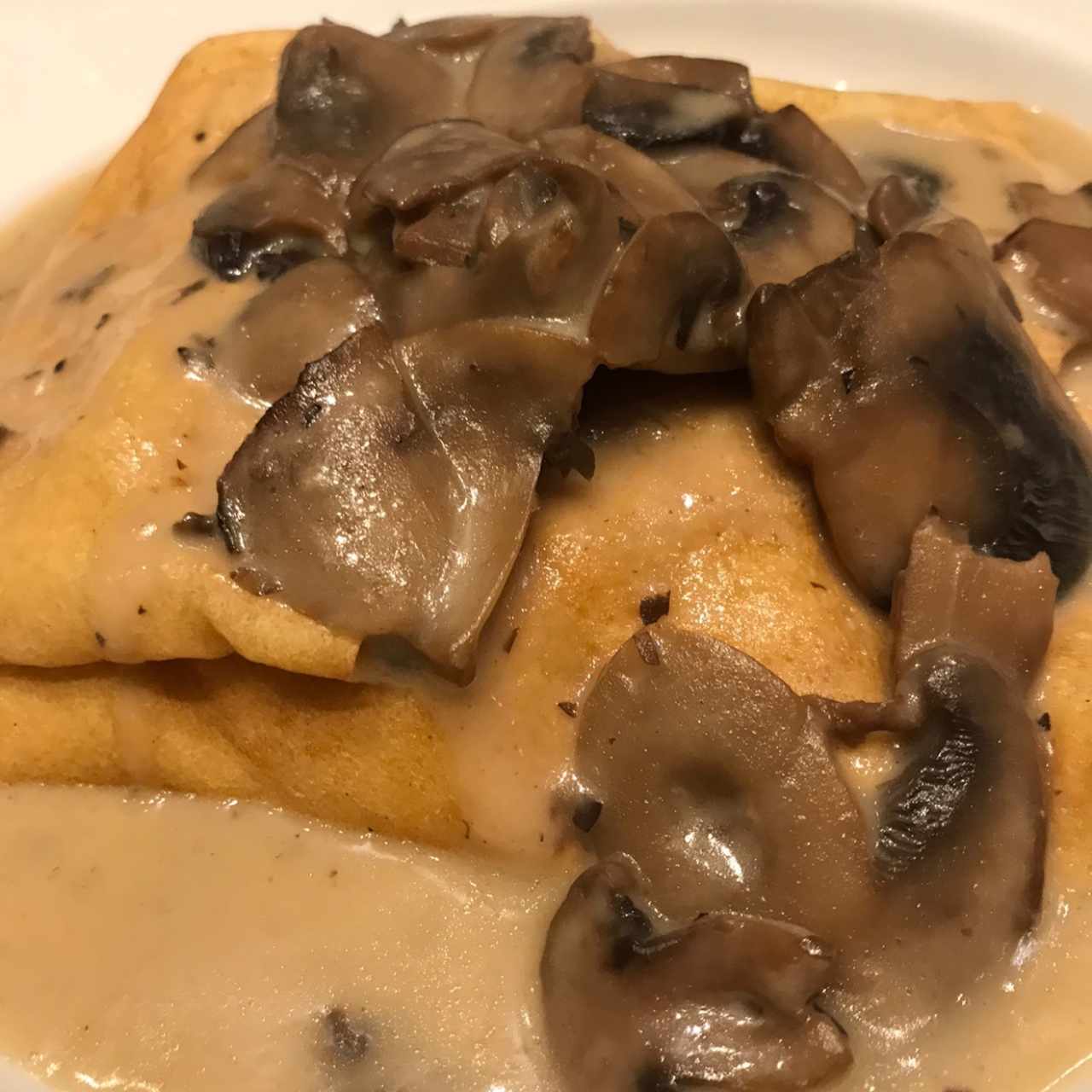 Crepe de pollo con champiñones y queso