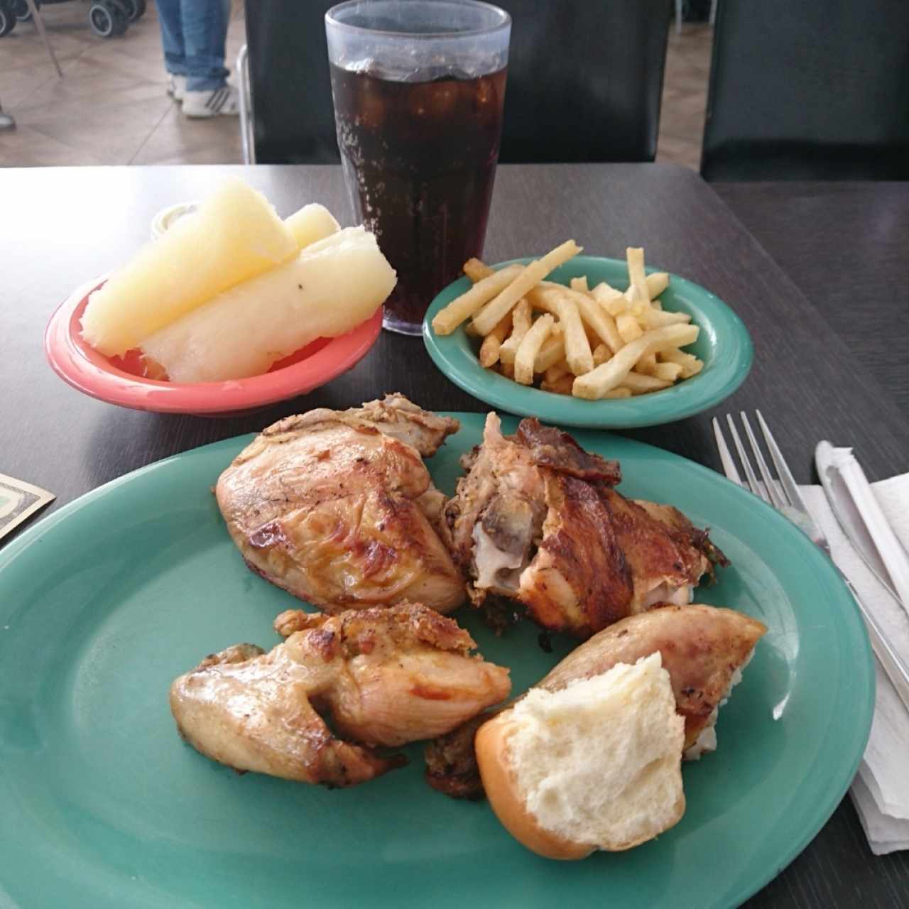 Medio Pollo Asado con 2 acompañamientos