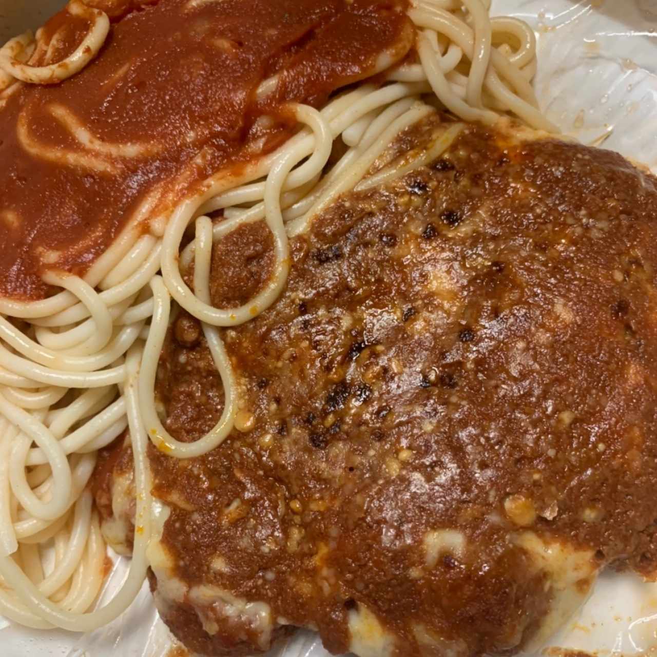 Filete a la Parmesana con Spaghetti