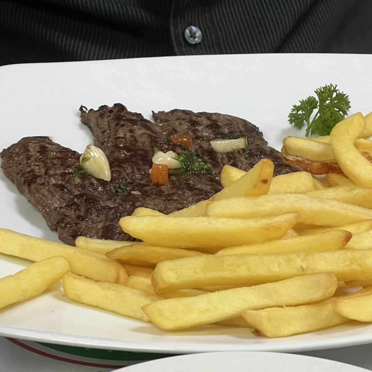 Bistec con papas fritas