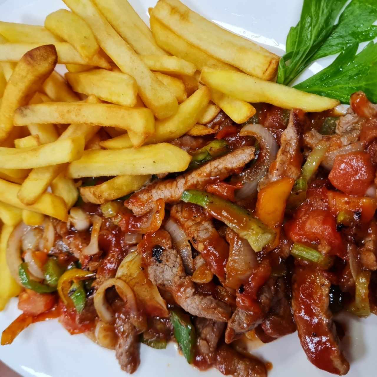 bistec picado con papas