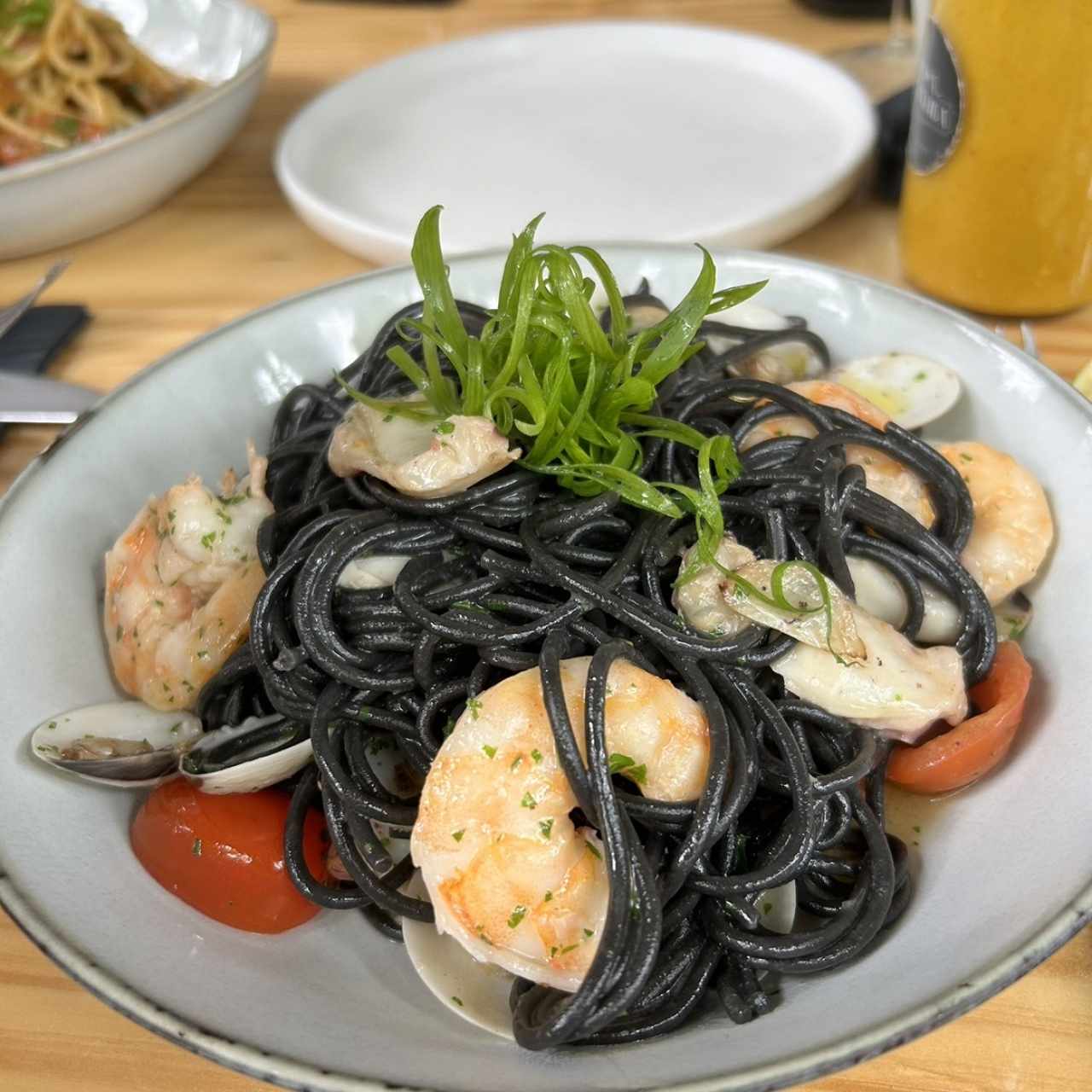 Pasta Negra con Mariscos