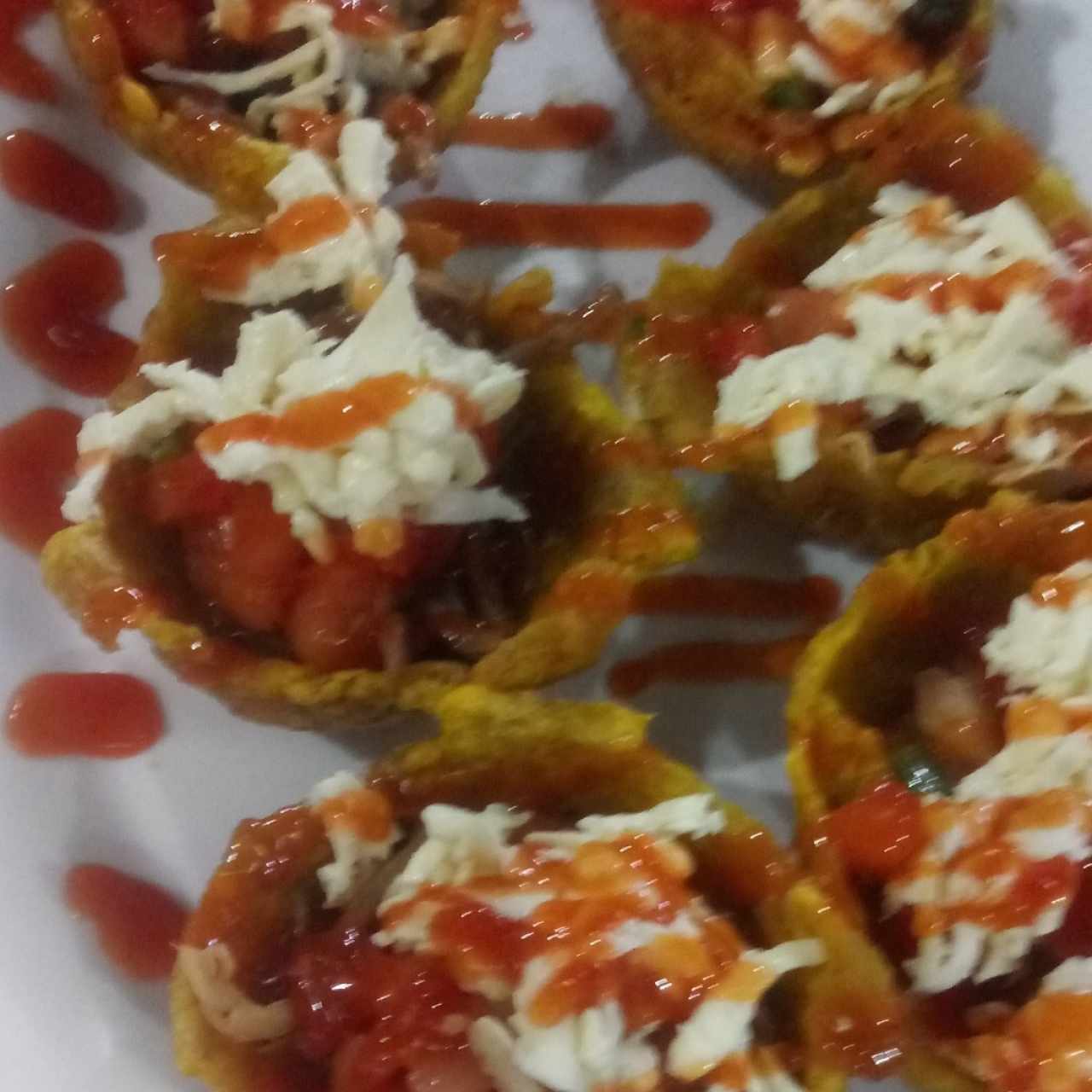 canastas de pl谩tano (de pollo, carne mechada o mixtas)