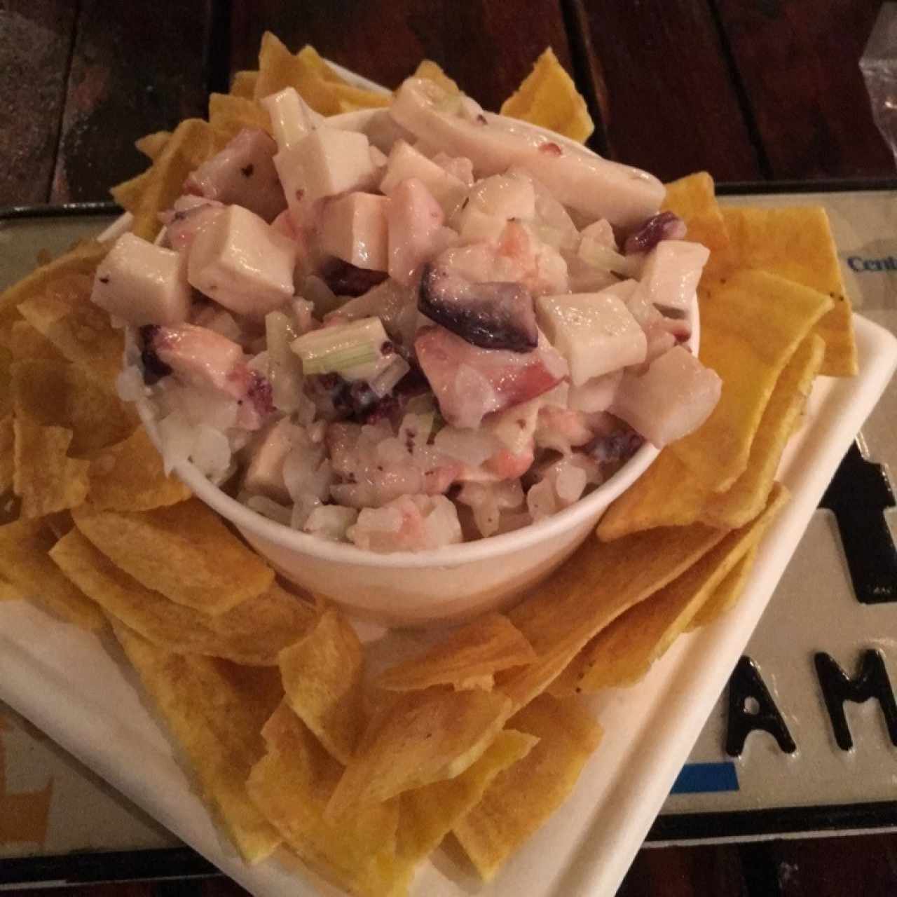 Ceviche de combinación en salsa inglesa con coco