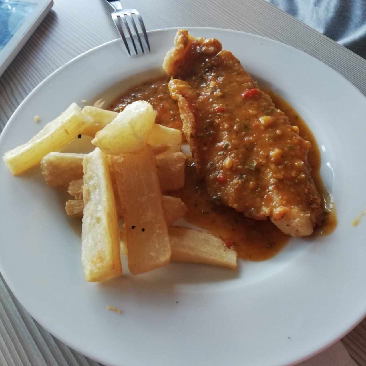 filete de pescado con yuca