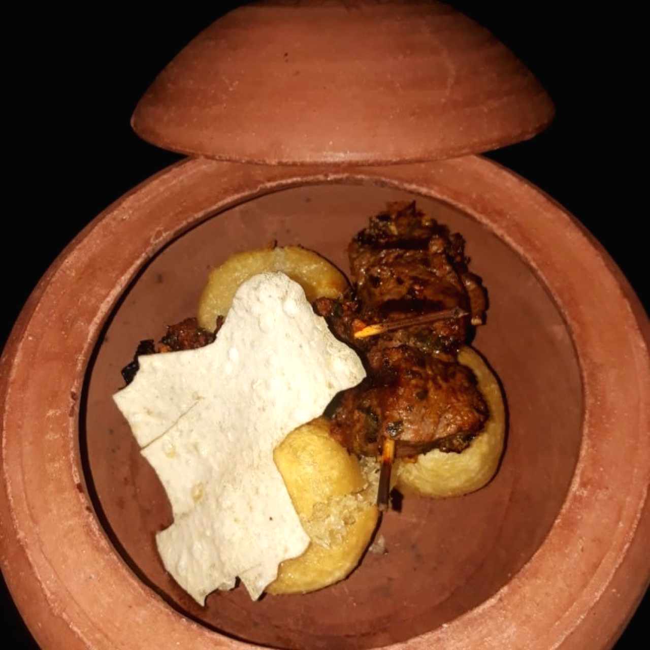 Entrada brocheta de res con carimañola 