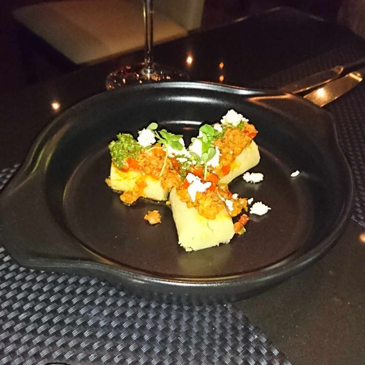 Causa de plátano con chorizo tableño