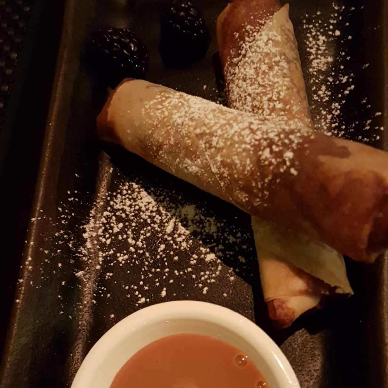 Strudel panameño de mango con dulce de leche