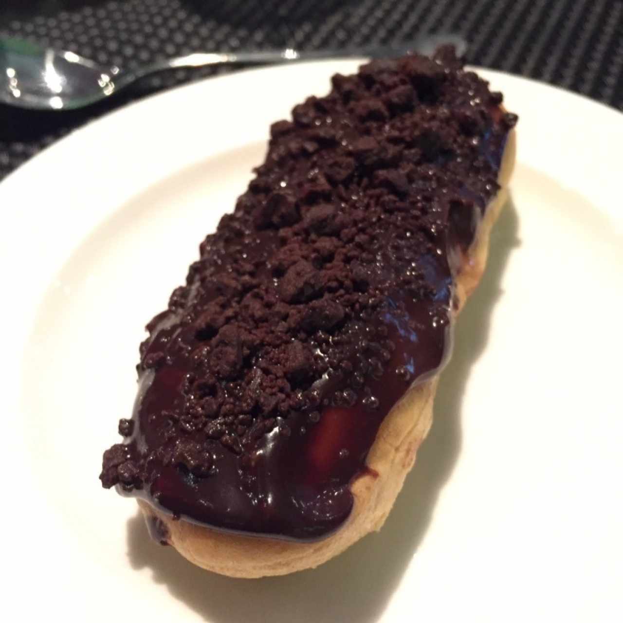 Eclaire de chocolate