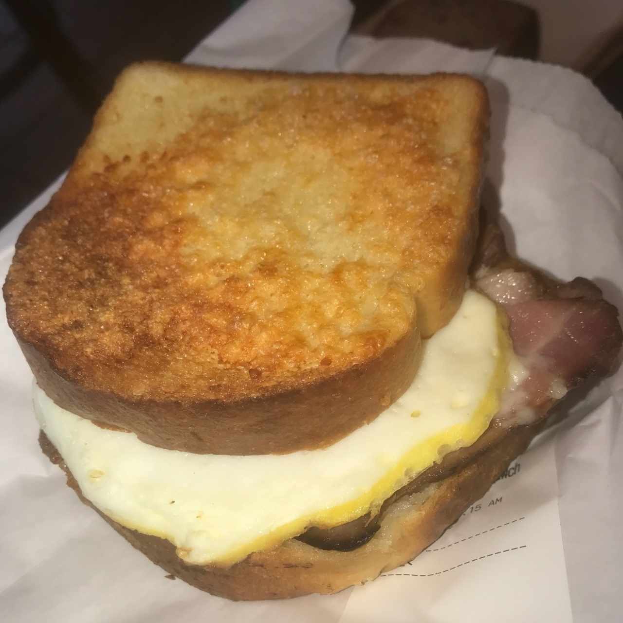 sandwich de huevo y bacon